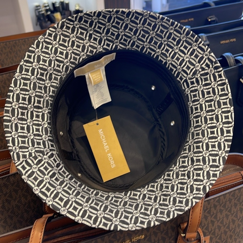 Michael Kors Women’s MK Logo Jacquard Bucket Hat
Black 
NWT - Picture 6 of 16